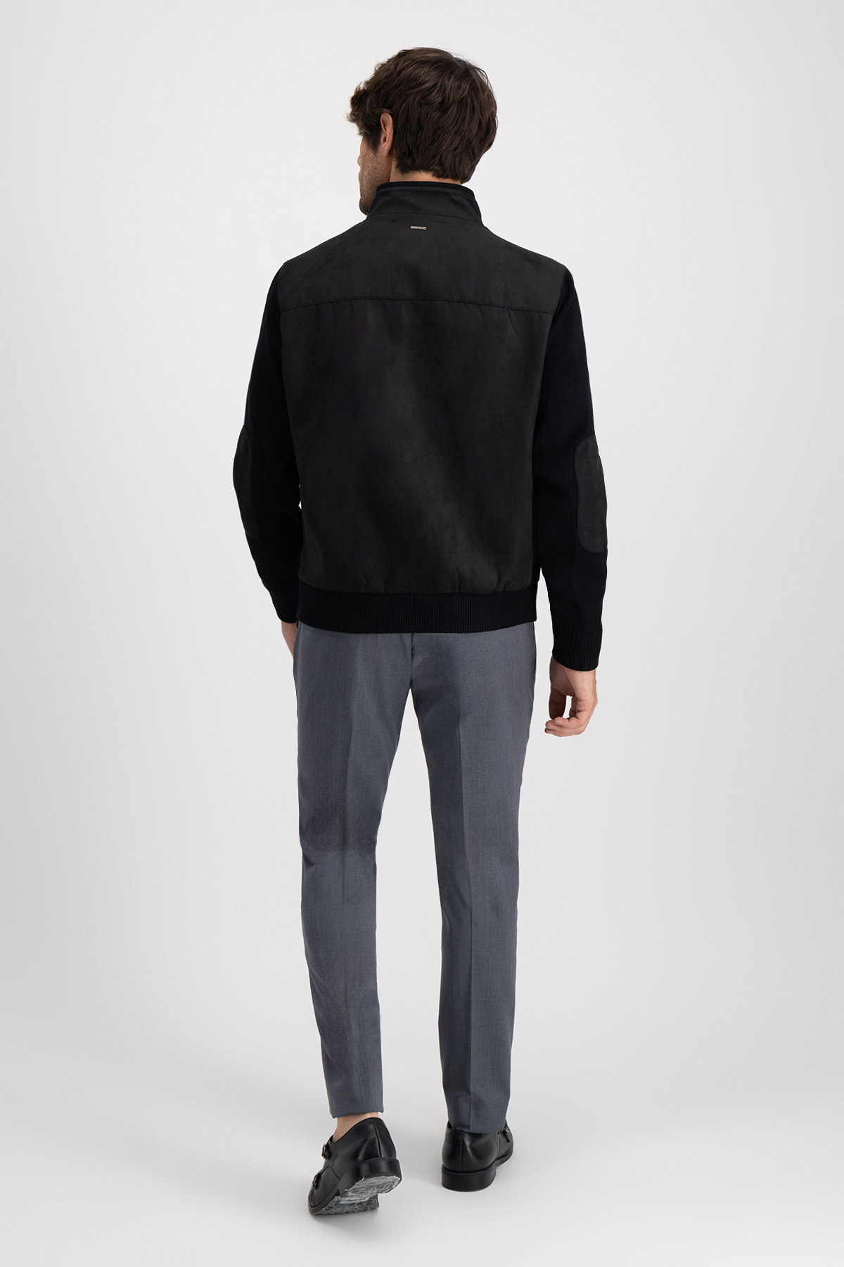 Chamarra Roberts Color Negro Contemporary Fit