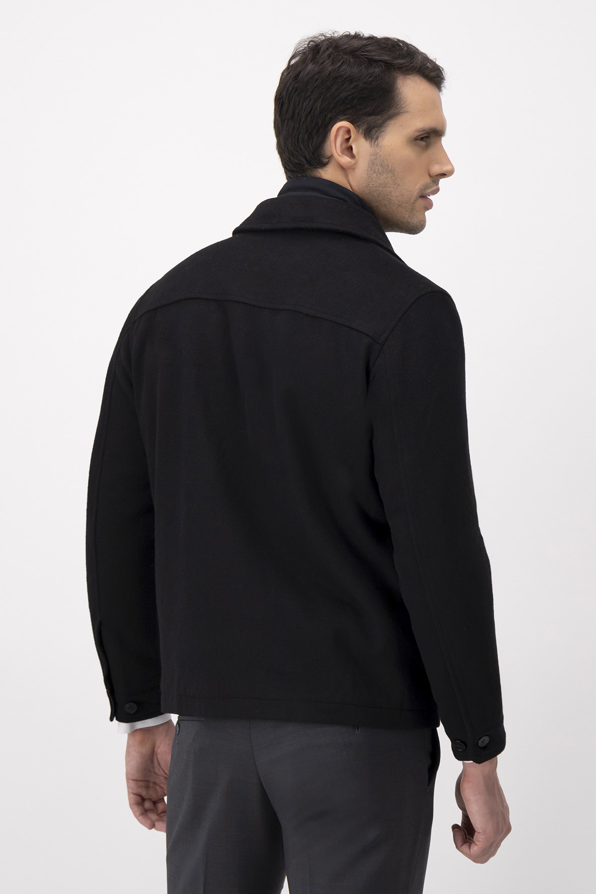 Chamarra Contemporary Fit Negro