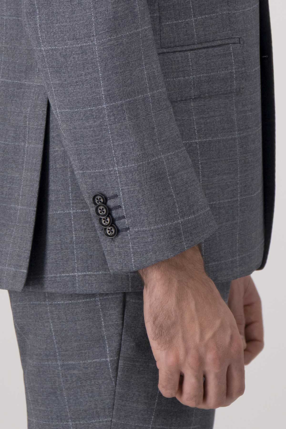 Traje image number 2