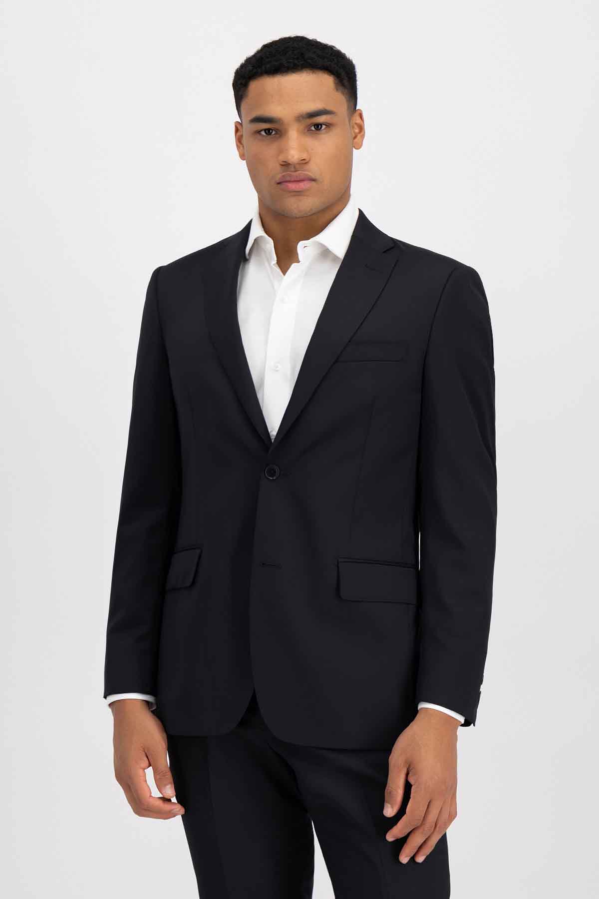 Traje Calderoni Color negro Contemporary fit