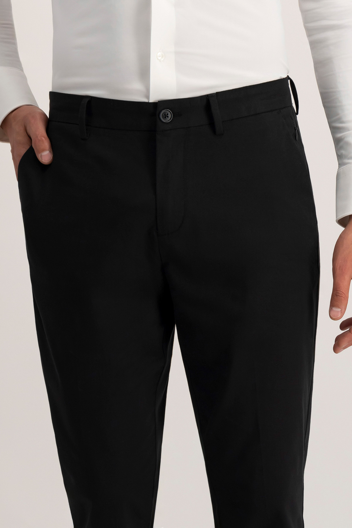 Pantalón Casual Roberts Negro Slim Fit