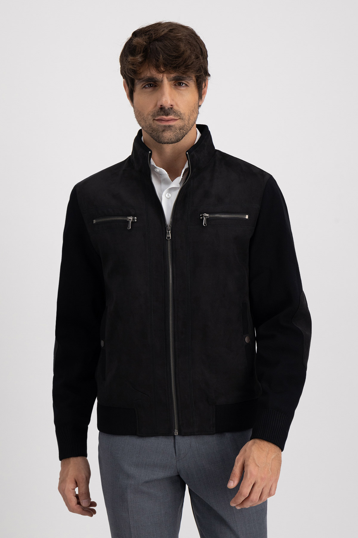 Chamarra Roberts Color Negro Contemporary Fit
