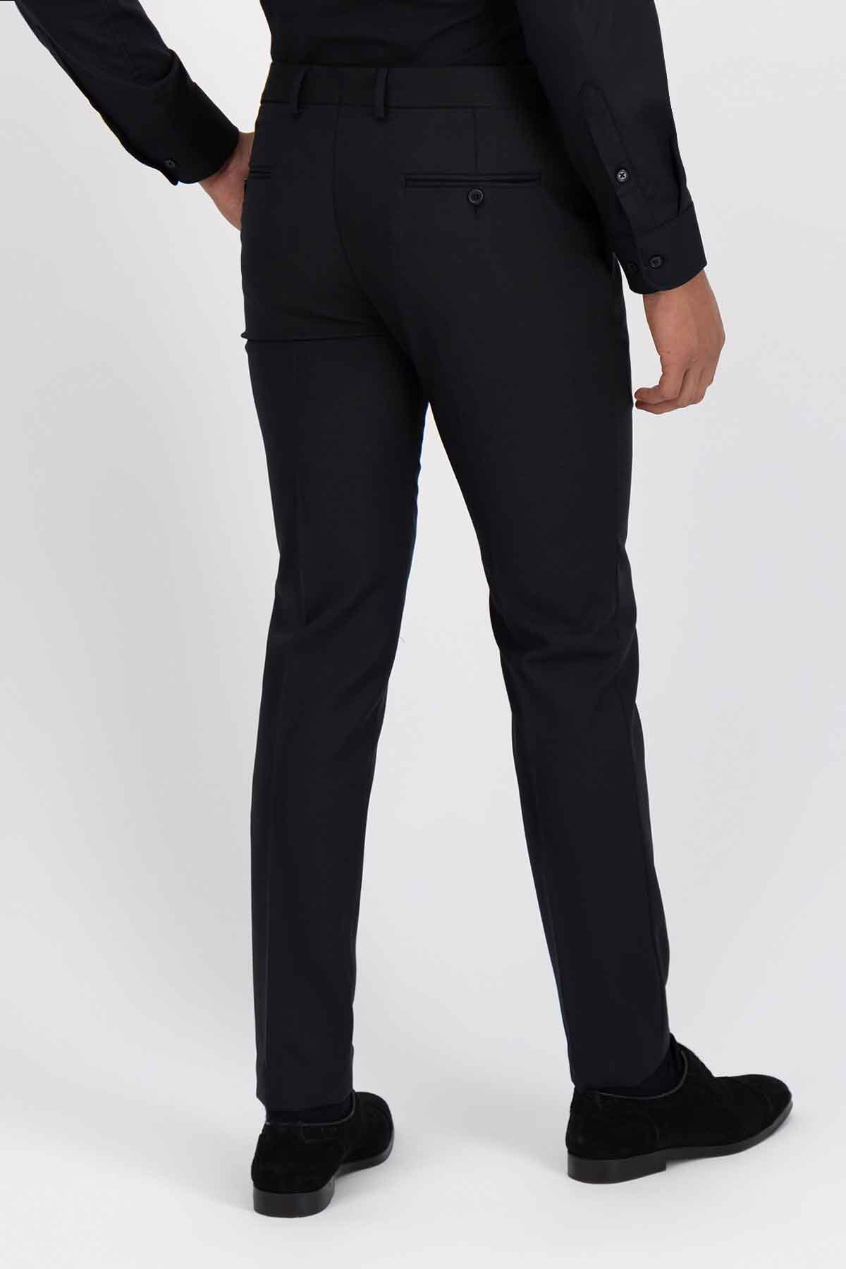 Traje Roberts Red Negro Slim Fit