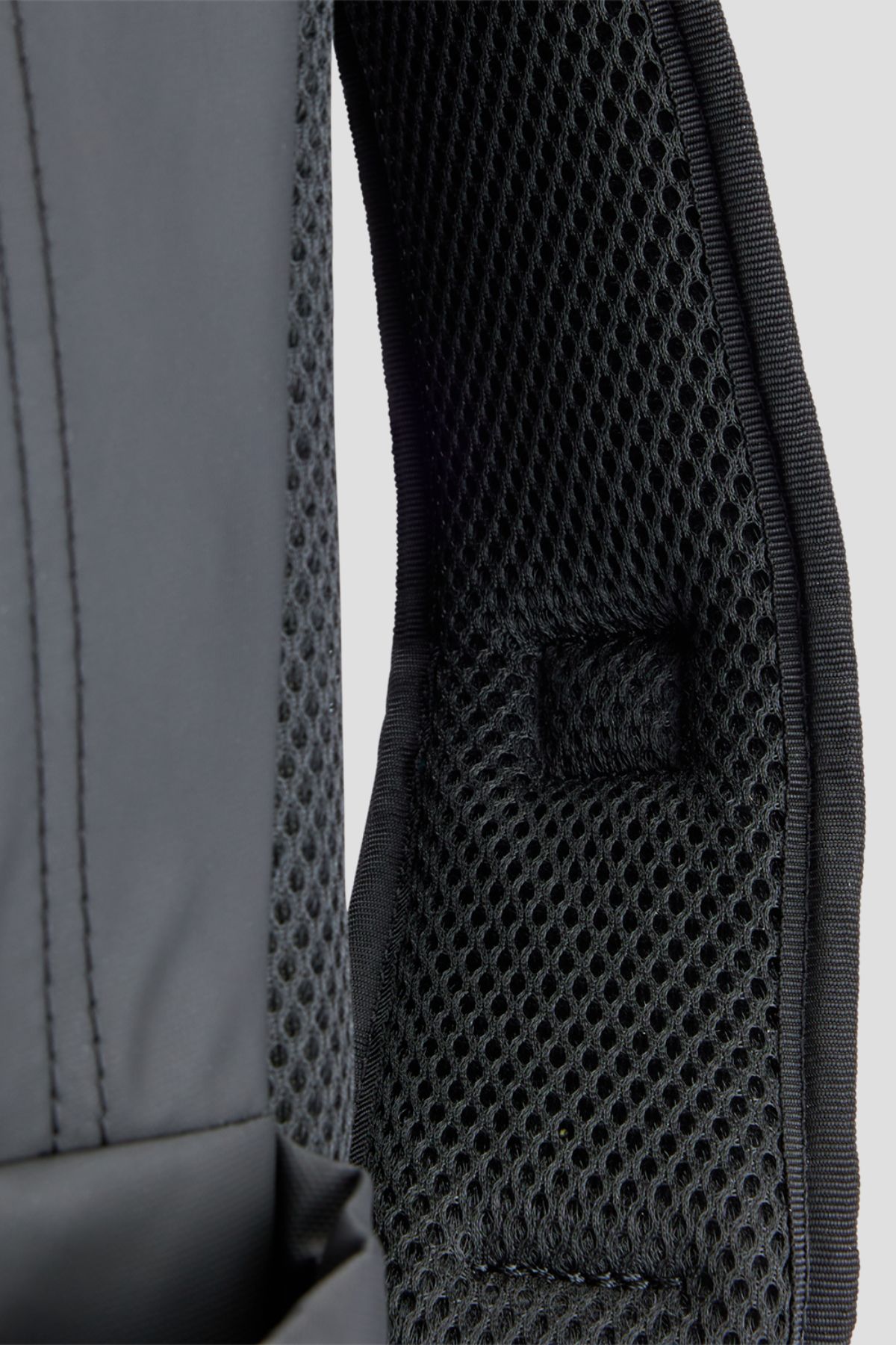 MOCHILA BOSS NEGRA image number 3
