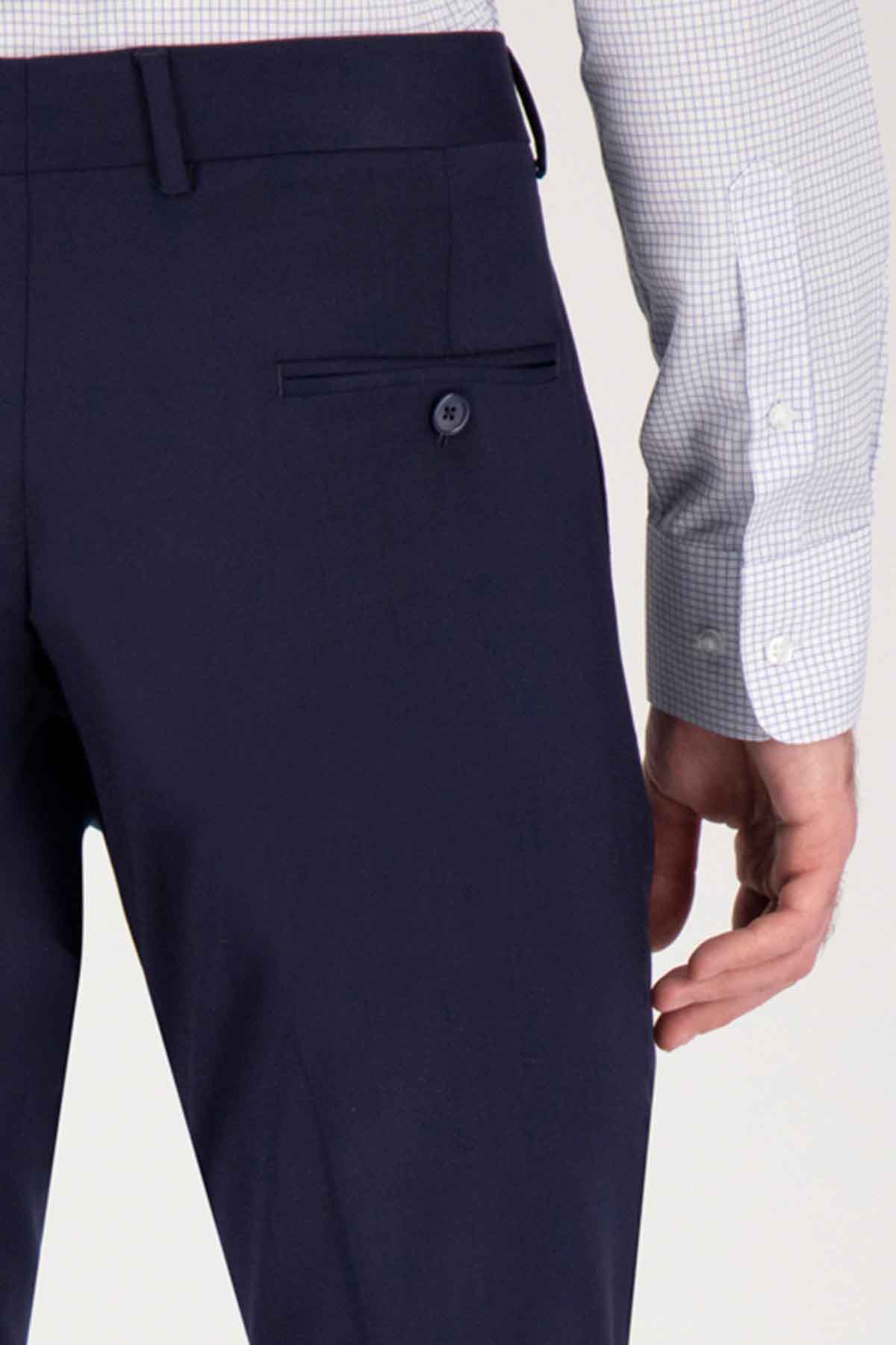 Pantalón Roberts Color azul marino Slim fit
