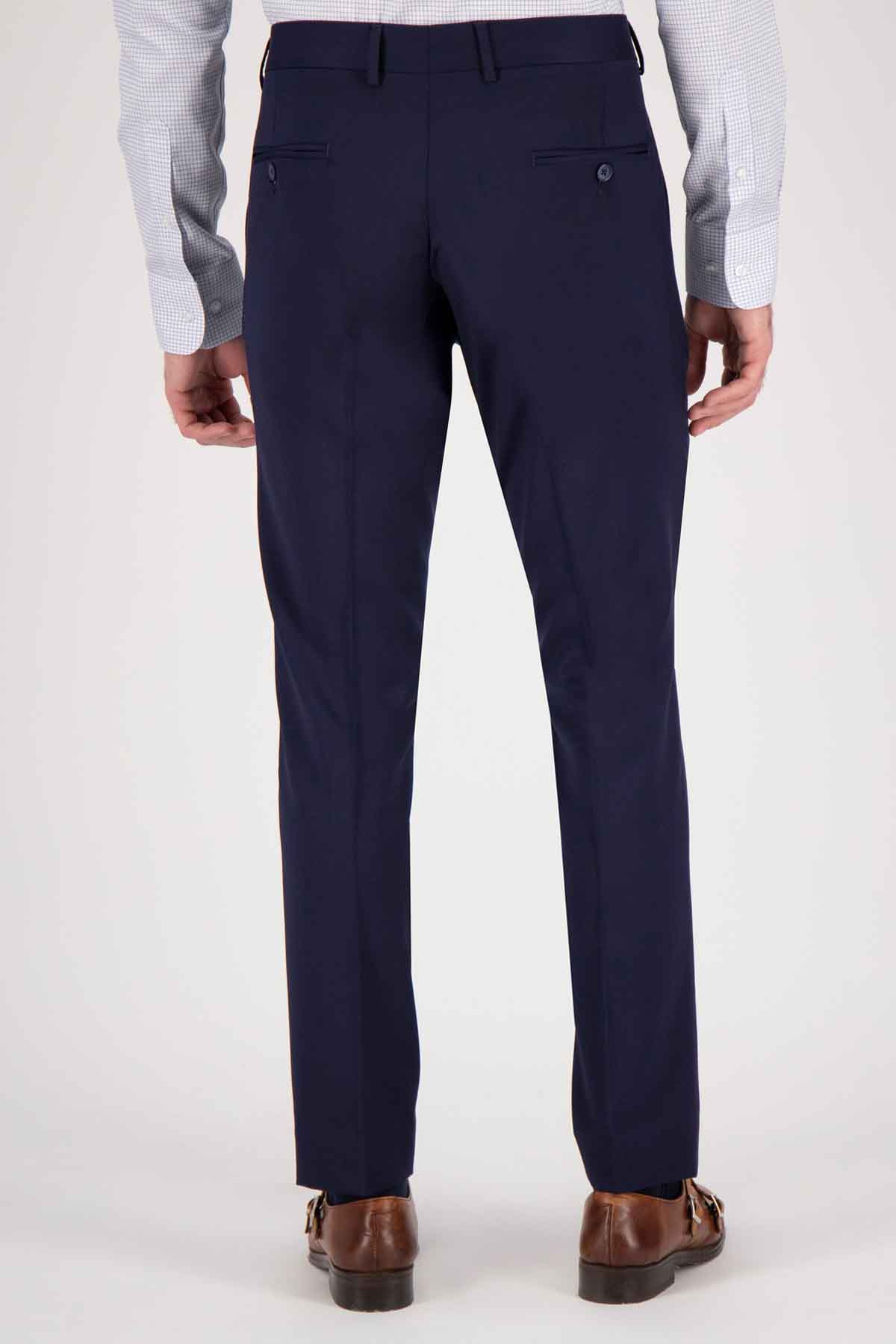 Pantalón Roberts Color azul marino Slim fit