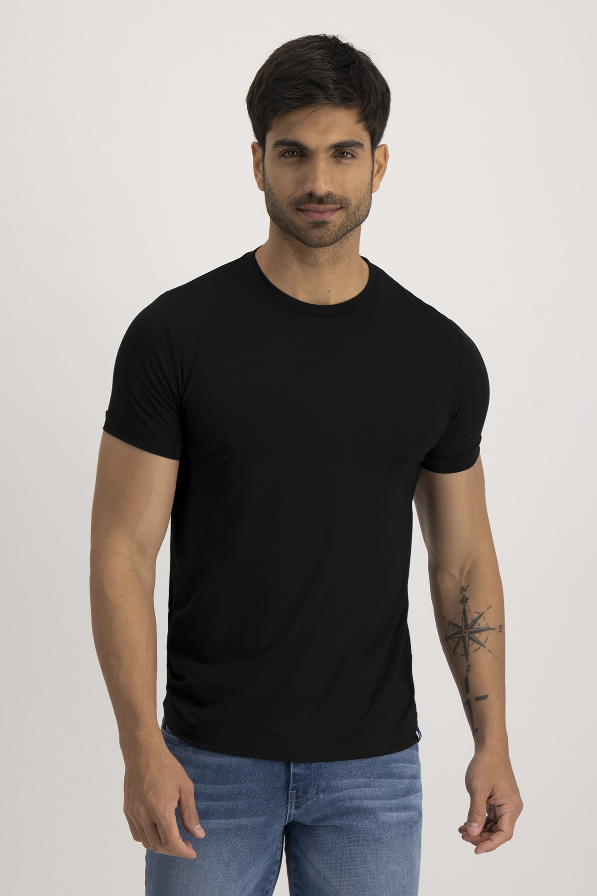 Playera ANATOMIC TECHNOLOGY Roberts Red Negro Slim Fit