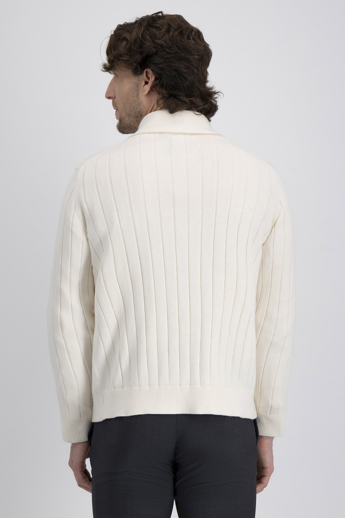 Sueter Cardigan Contemporary Fit image number 2