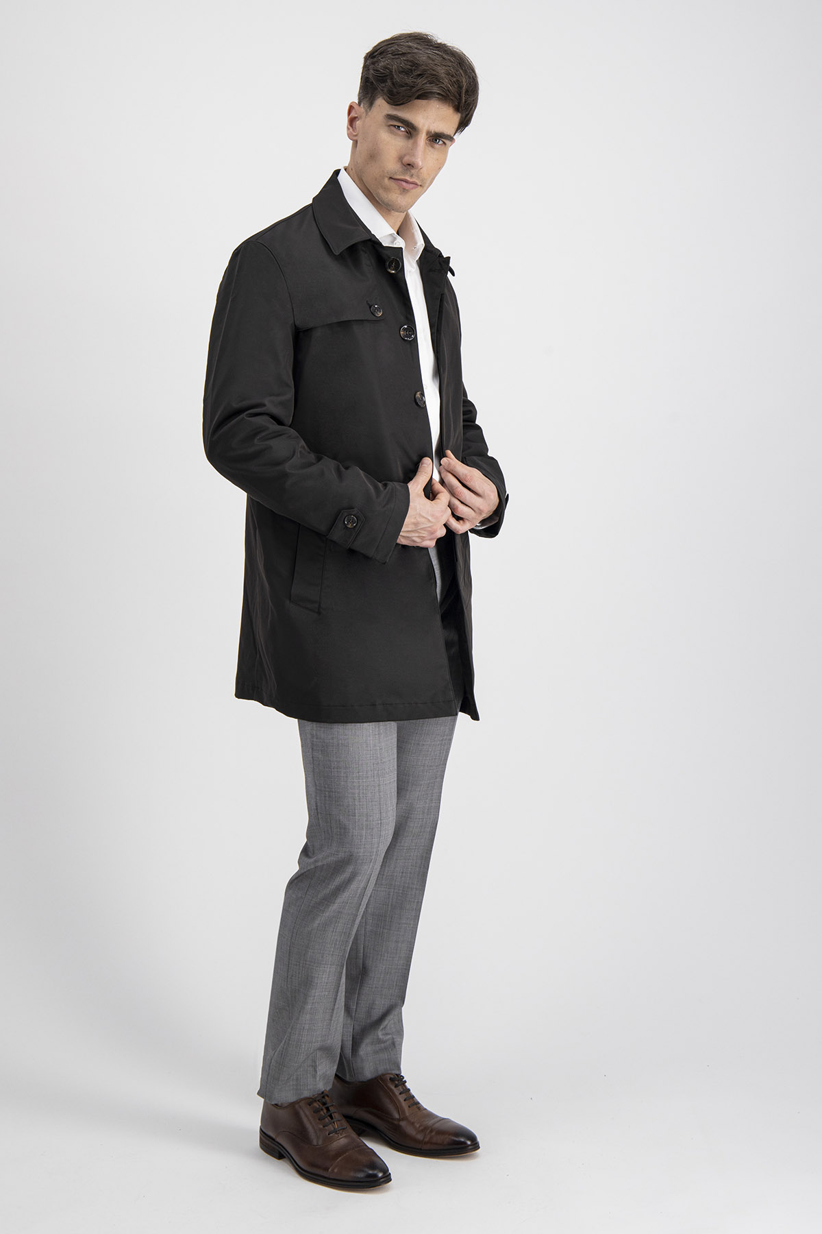 Gabardina Roberts Negra Regular Fit