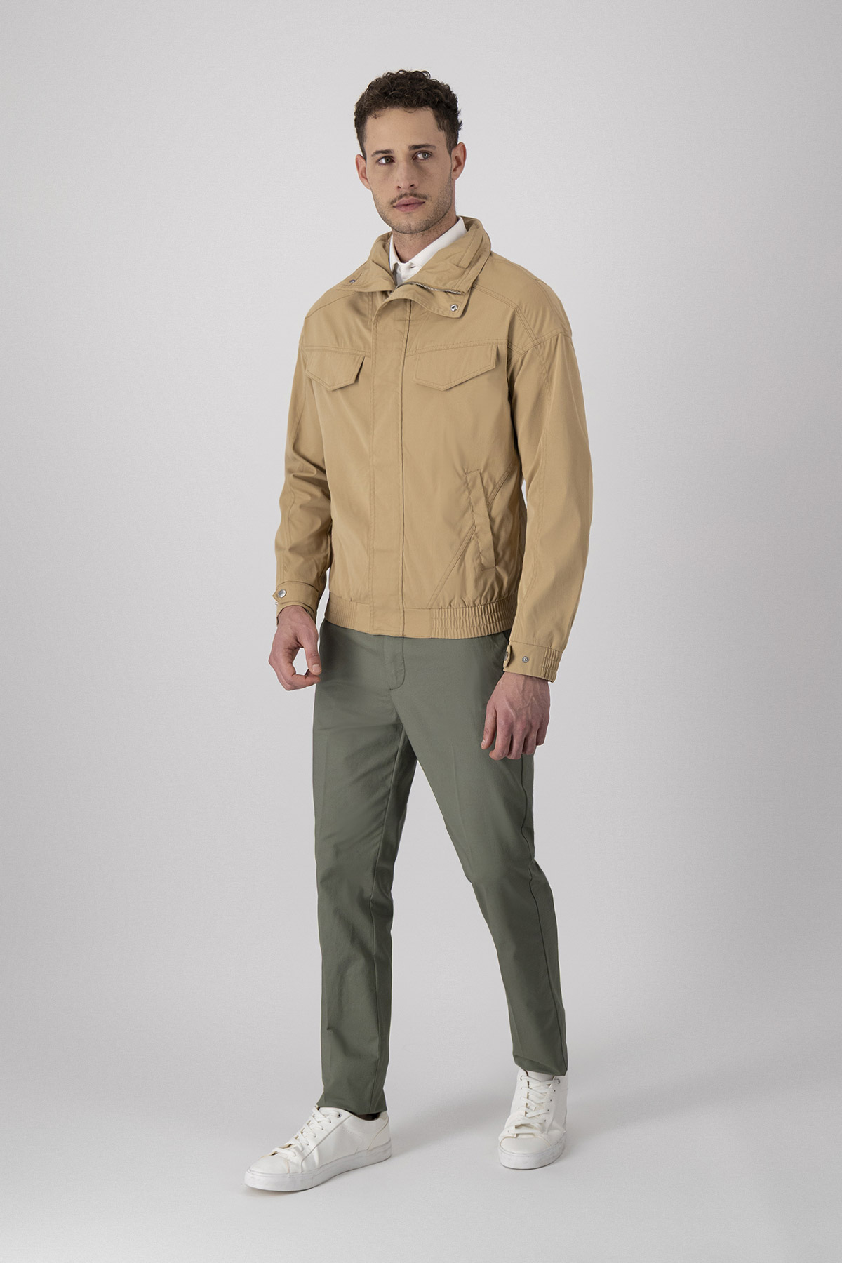 Chamarra Ligera Regular Fit