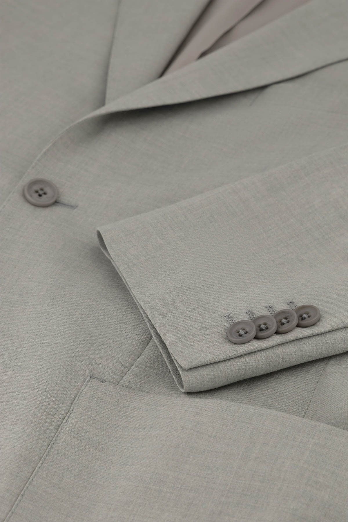 traje roberts red