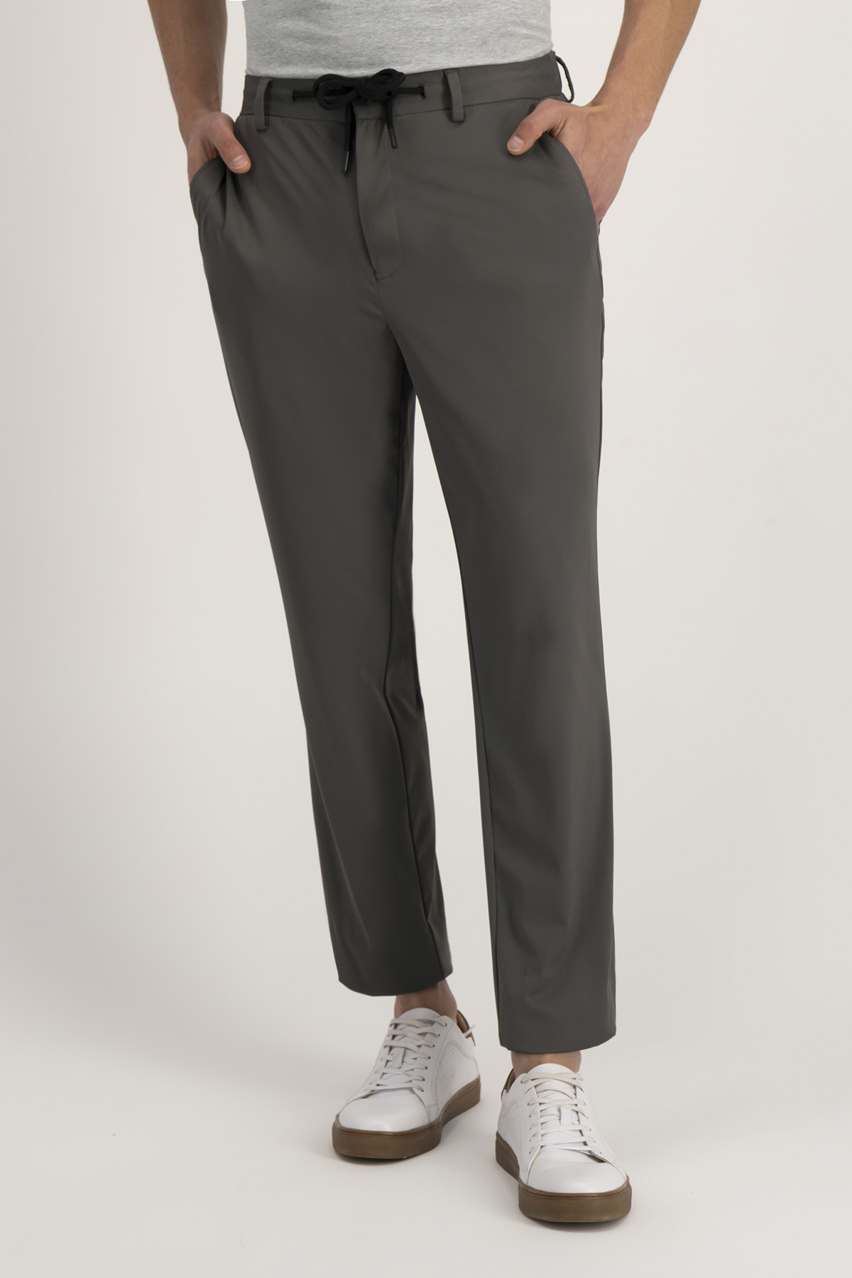 Pantalón vestir Roberts Travel color gris oxford, slim fit