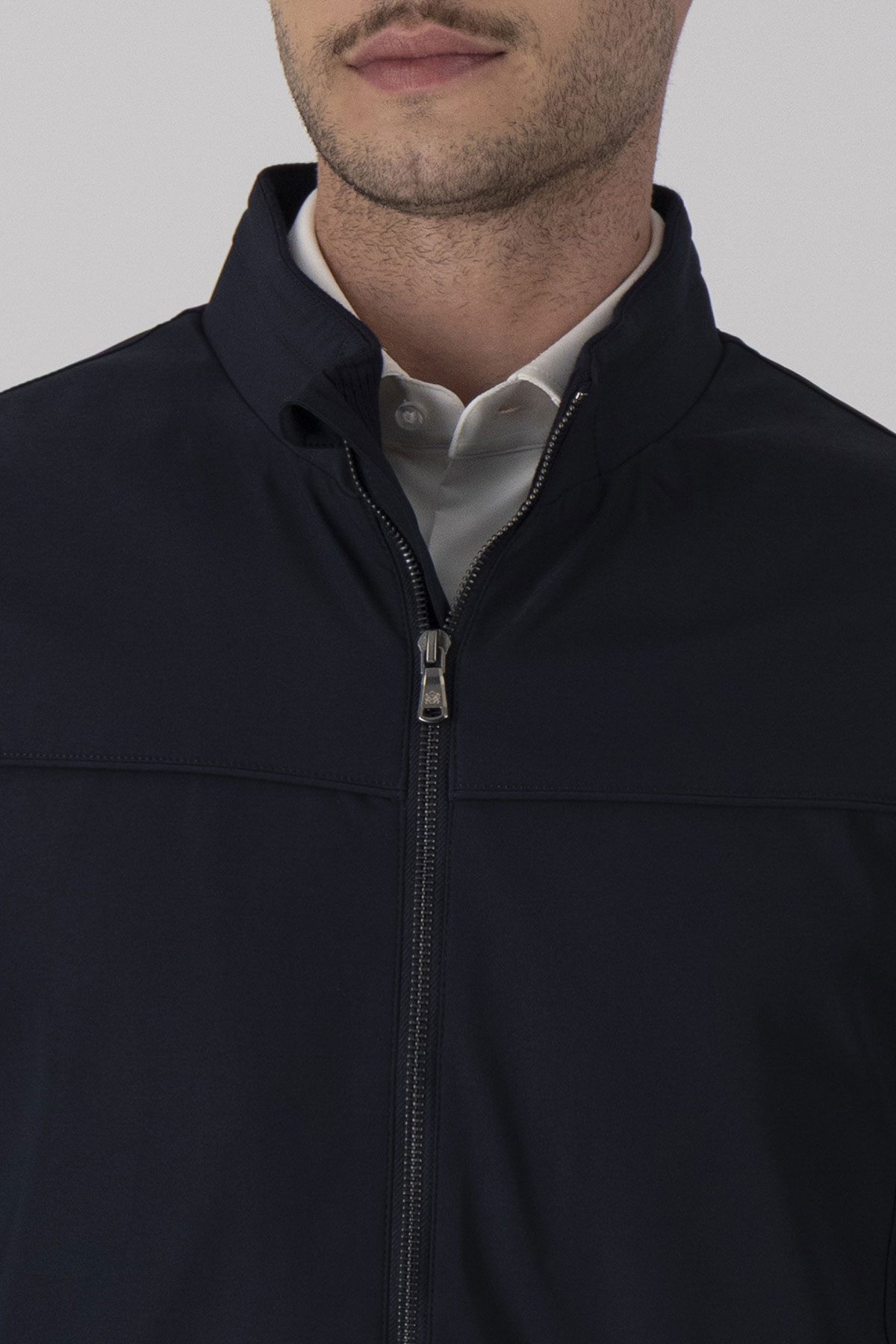 Chamarra Ligera Regular Fit image number 3
