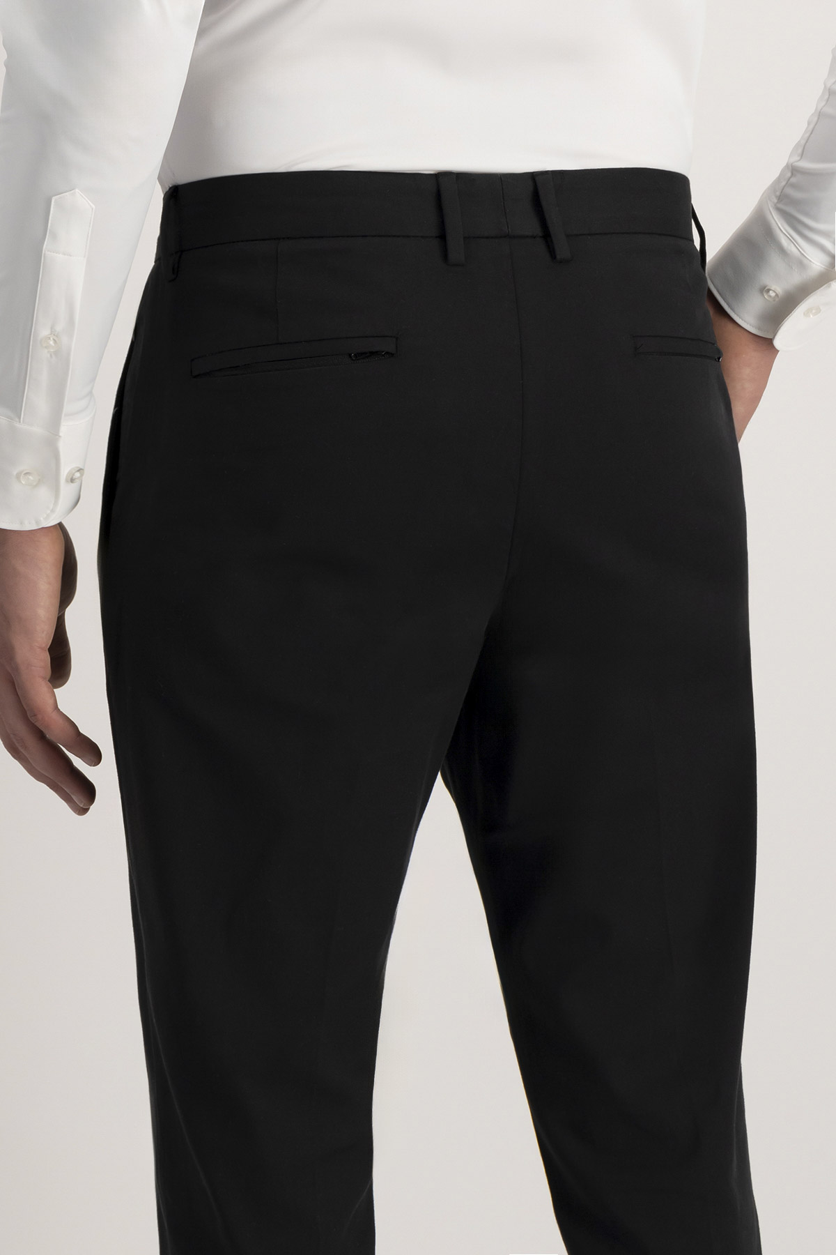 Pantalón Casual Roberts Negro Slim Fit