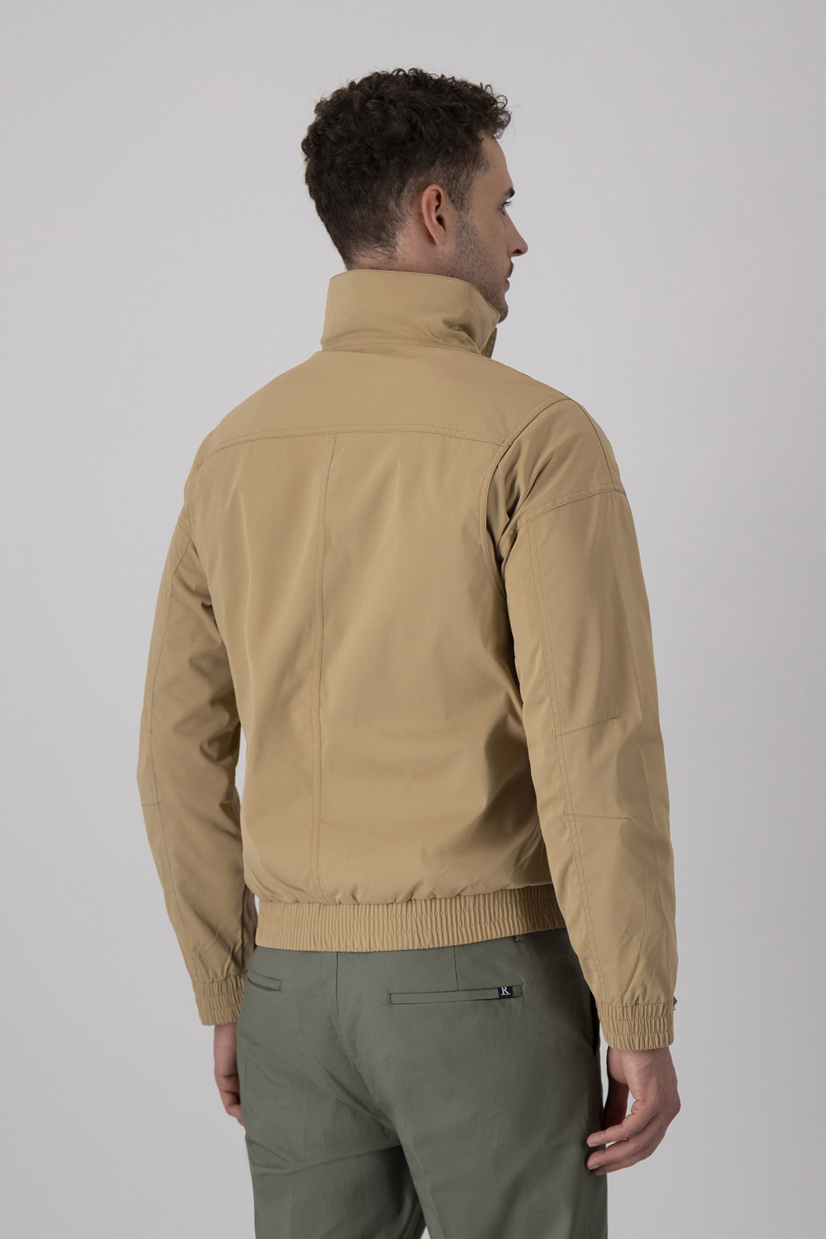 Chamarra Ligera Regular Fit