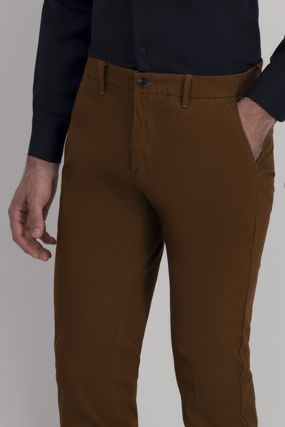Pantalón Contemporary image number 1