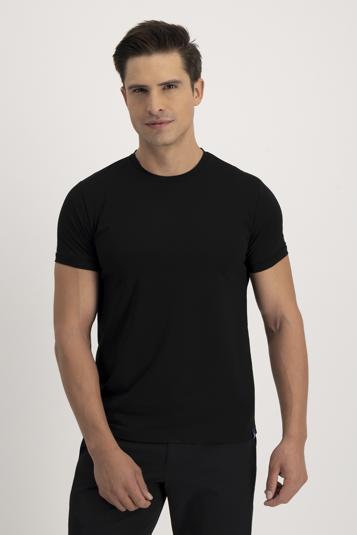 Playera ANATOMIC TECHNOLOGY Roberts Red Negro Slim Fit
