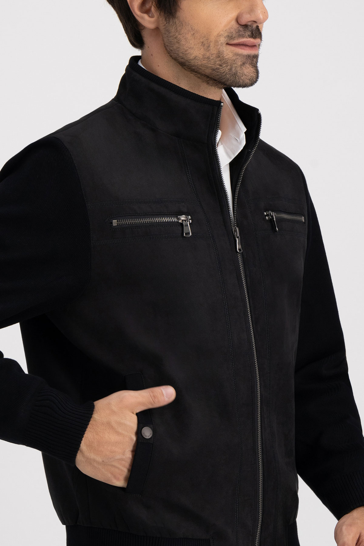 Chamarra Roberts Color Negro Contemporary Fit