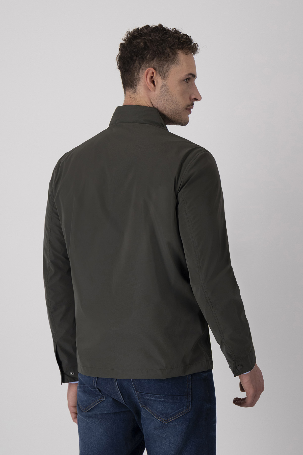Chamarra Ligera Regular Fit