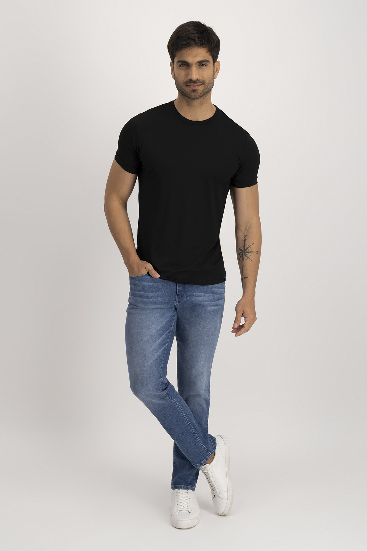 Playera ANATOMIC TECHNOLOGY Roberts Red Negro Slim Fit
