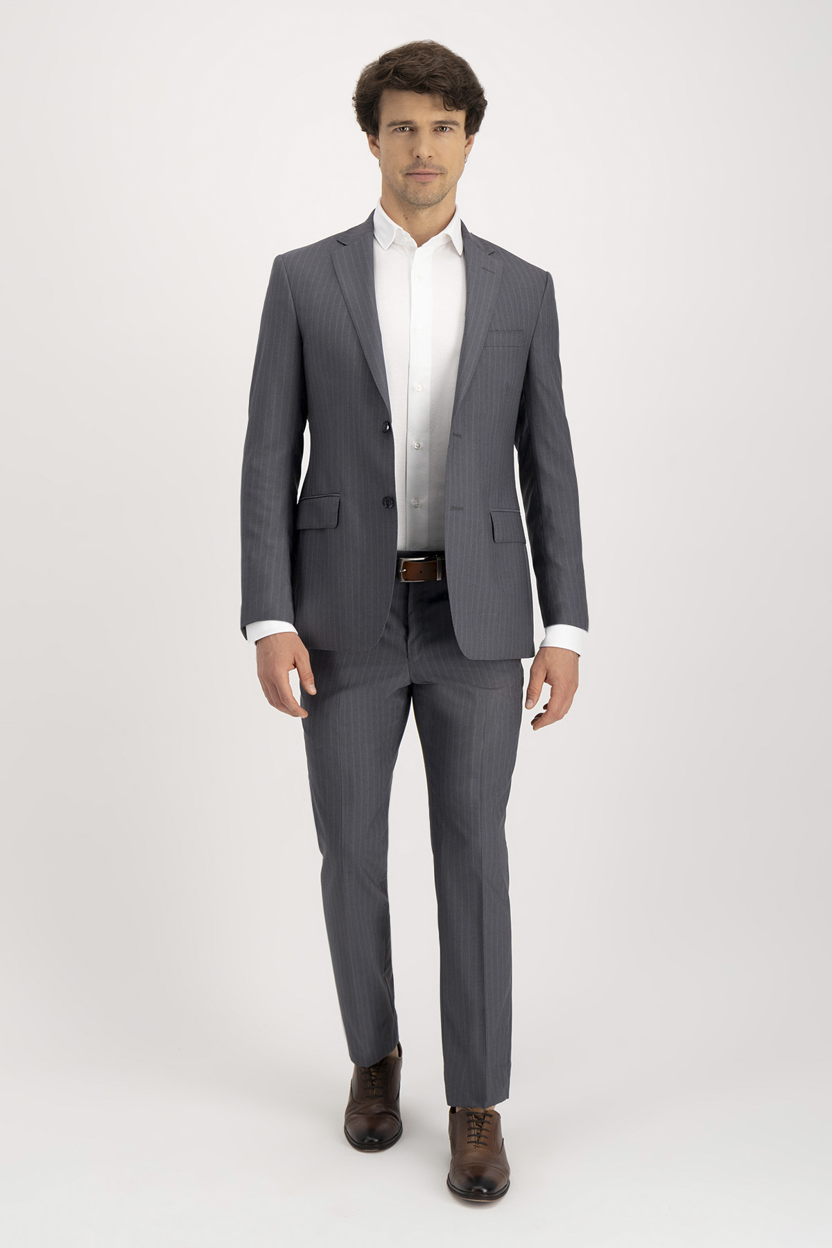 Roberts trajes deals