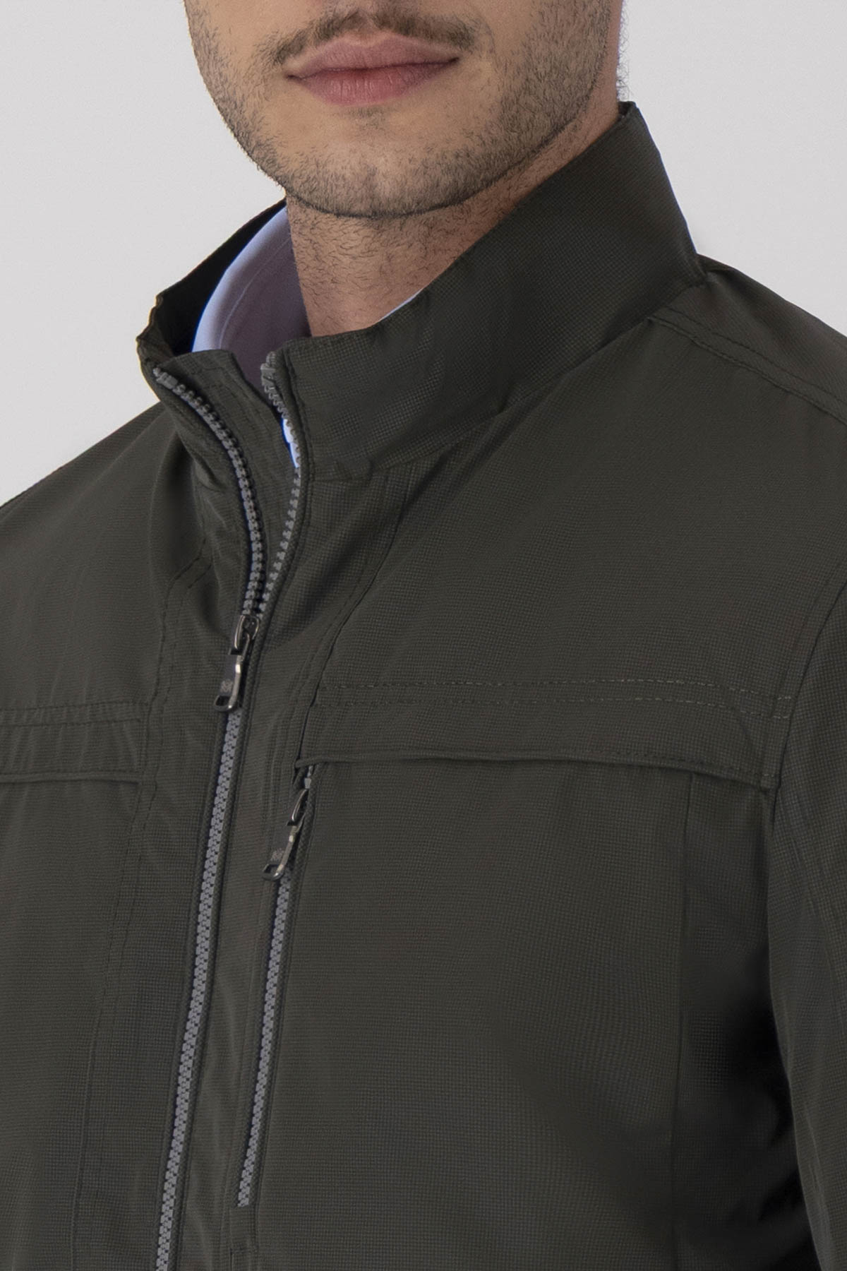 Chamarra Ligera Regular Fit