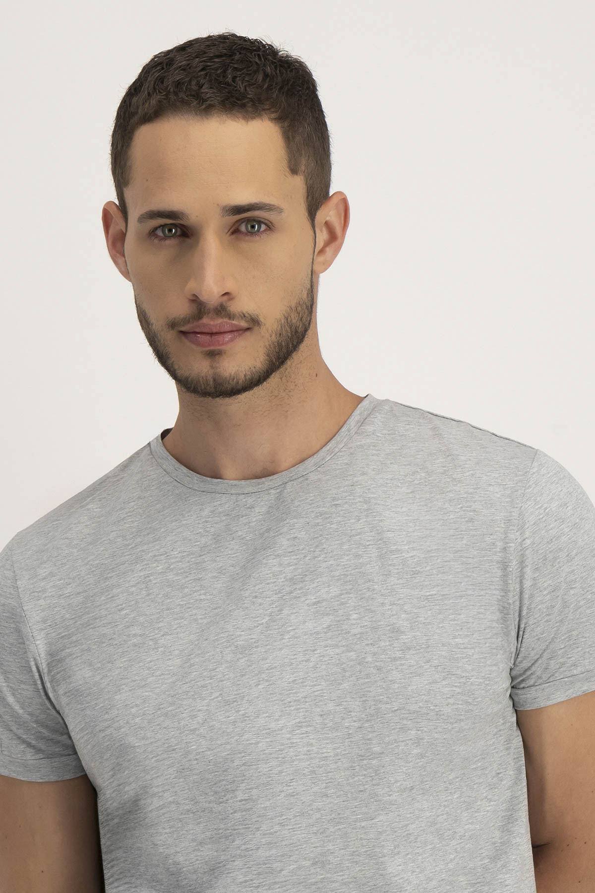 Playera ANATOMIC TECHNOLOGY Roberts Red Gris Slim Fit