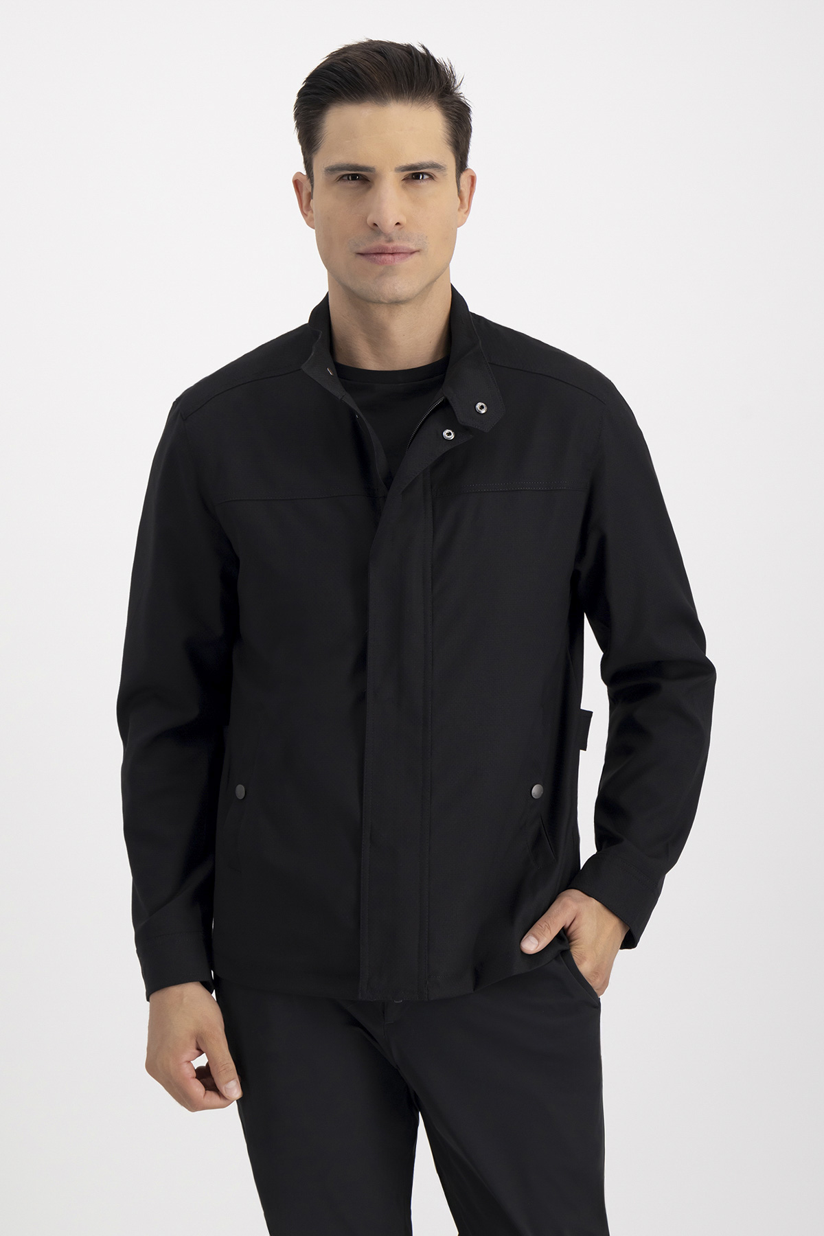 Chamarra LIGHT JACKET Negro Roberts Contemporary Fit
