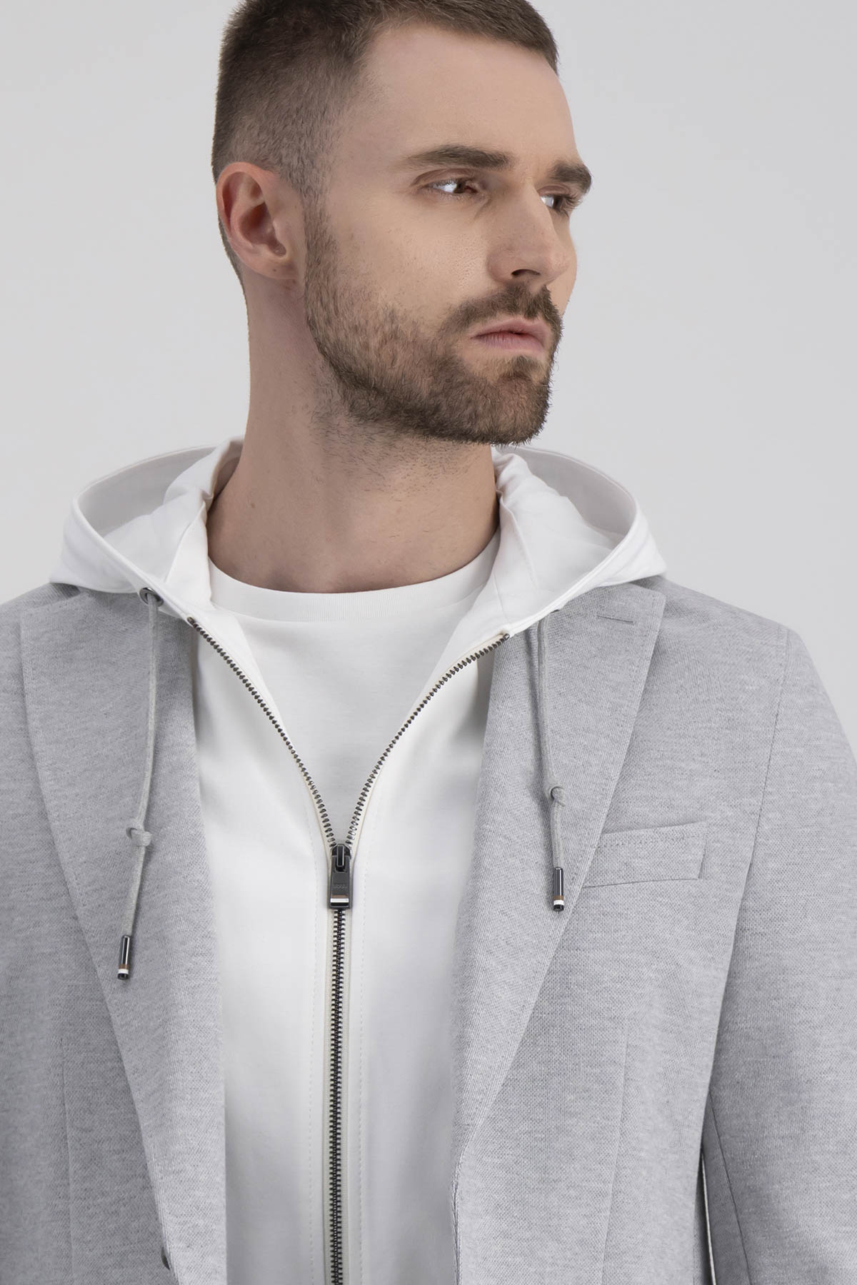 Chaqueta Slim Fit Con Capucha Integrada image number 3