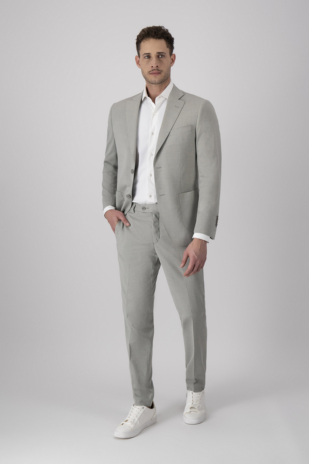 traje roberts red